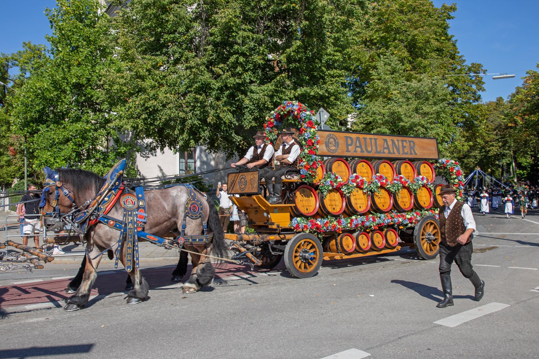 2025-09-21 Trachten- und Schützenzug beim Oktoberfest in München