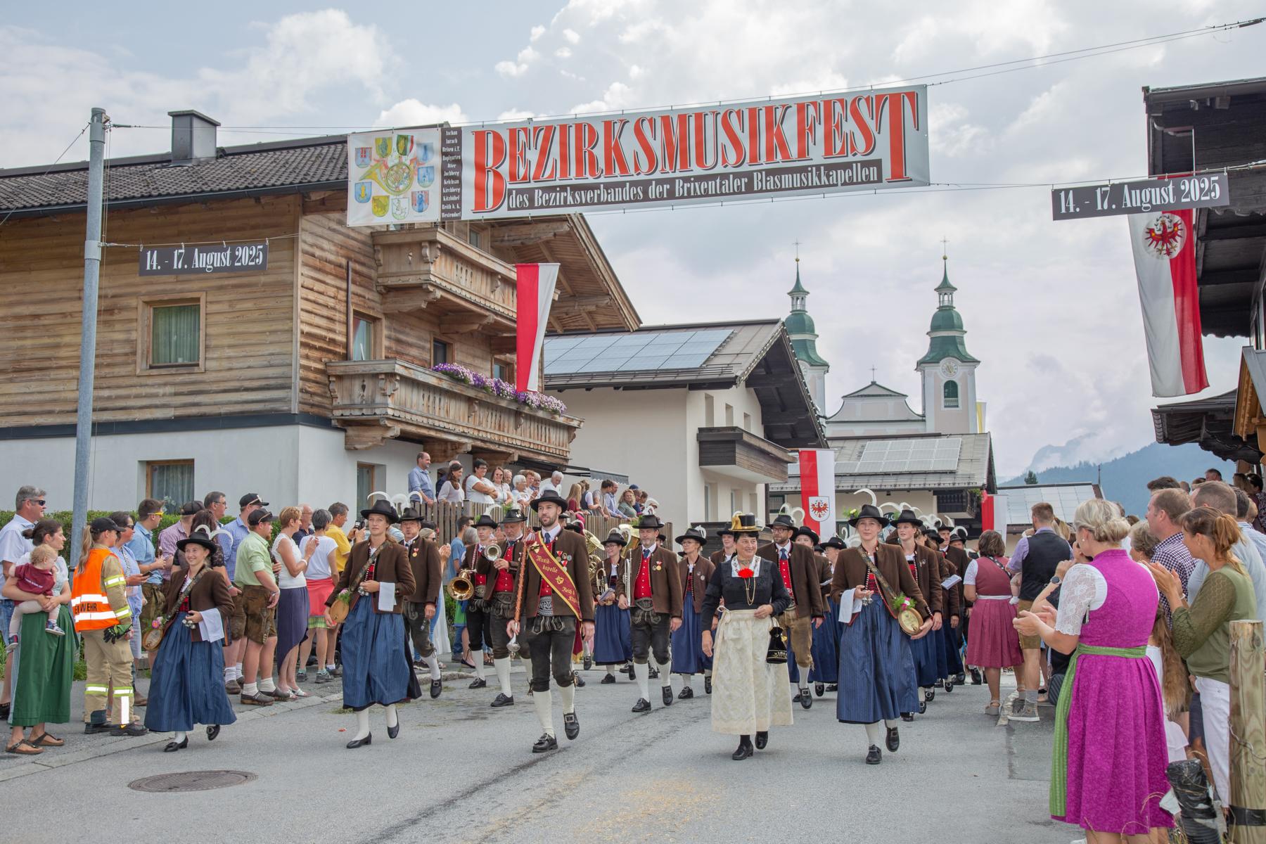 2025-08-17 Bezirksmusikfest in Brixen im Thale